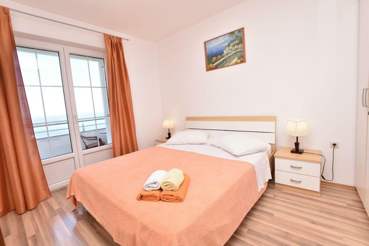 Apartments Brico Примоштен Экстерьер фото