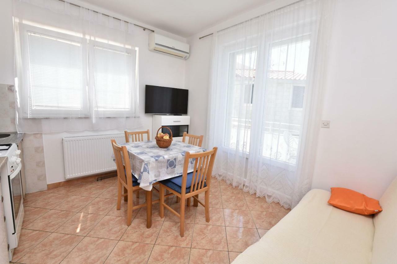Apartments Brico Примоштен Экстерьер фото